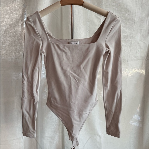Babaton Matte Pearl (Cream) Long Sleeve Bodysuit - Size XS - Picture 3 of 7